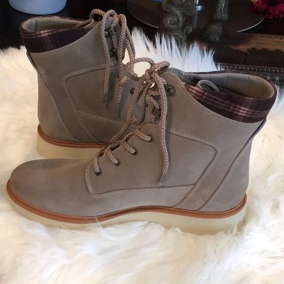 Adorable Baretraps NWOT - Picture 10 of 14